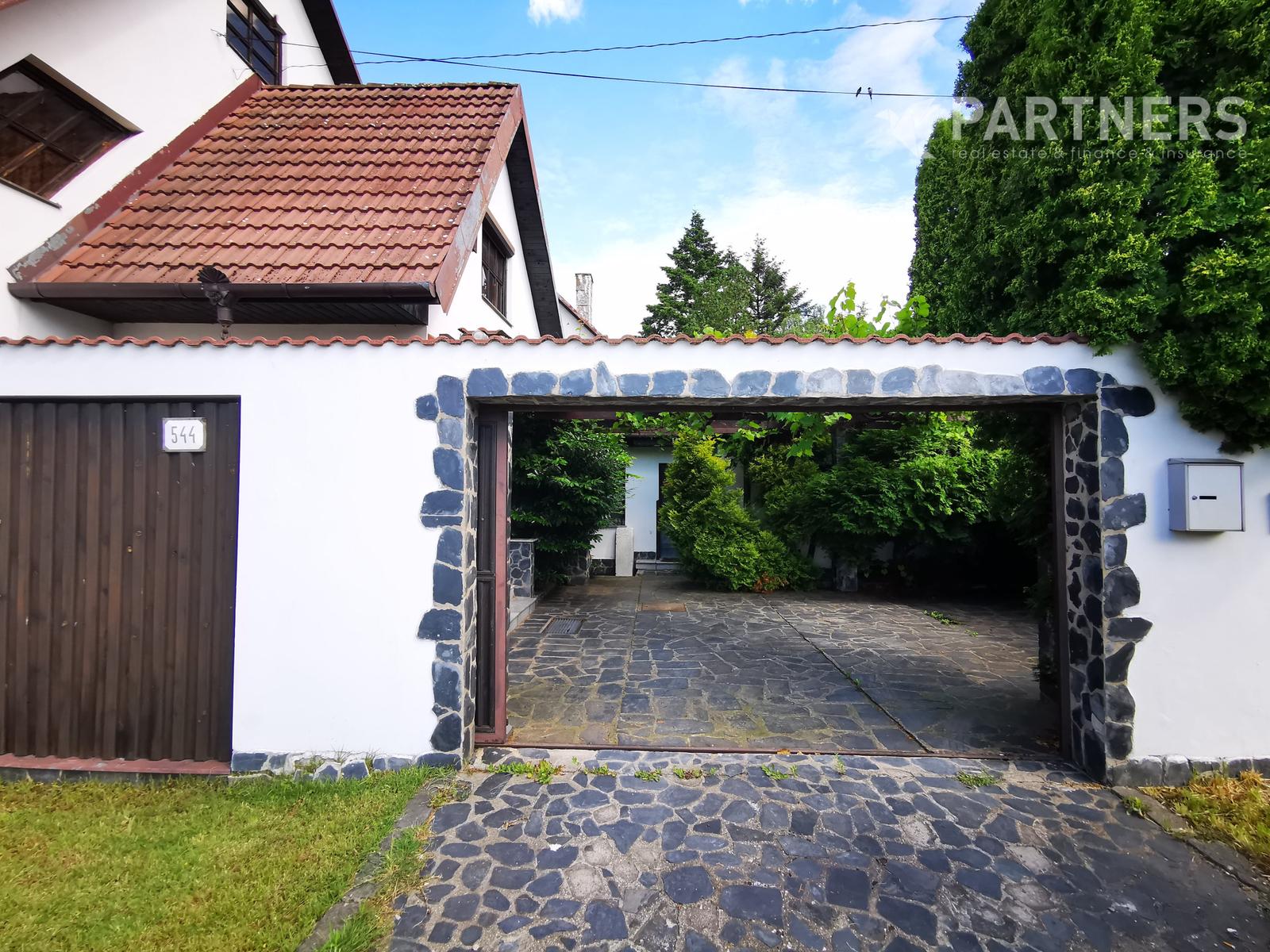 HOT PONUKA ! PLAVECKÝ ŠTVRTOK, 7i RODINNÝ DOM, 274 m², príjemné prostredie, záhrada s bazénom, or – fotka 2