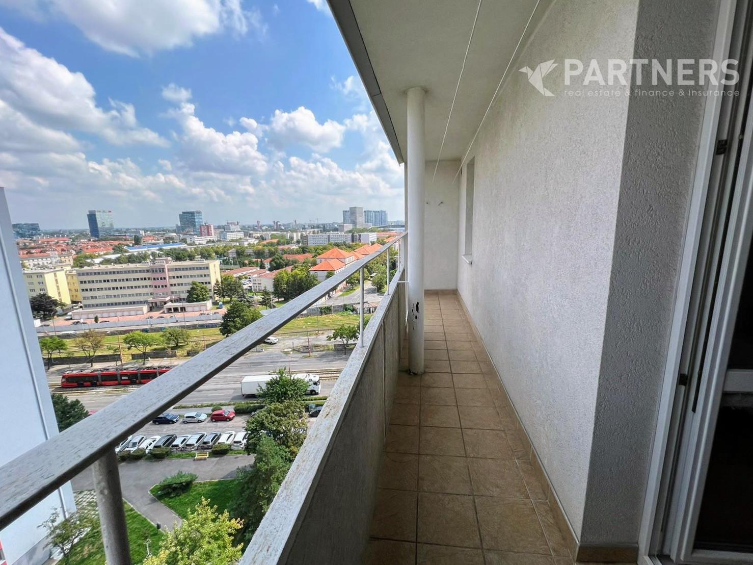 DOBRÁ CENA a TOP VÝHĽAD ! 3i BYT S BALKÓNOM, RAČIANSKÁ ul., BA III – fotka 2