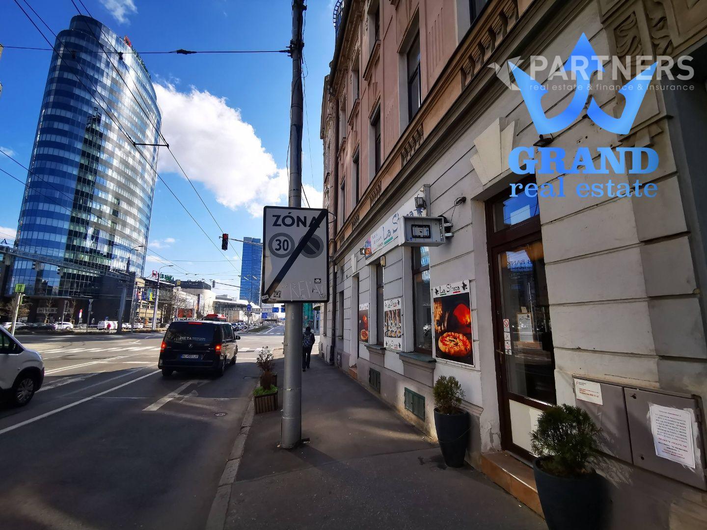 *TOP ZABEHNUTÁ NEAPOLSKÁ PIZZERIA + BÝVANIE* MLYNSKĚ NIVY, BRATISLAVA, Reštaurácia+Byt, 117m2, uprostred business zóny, or