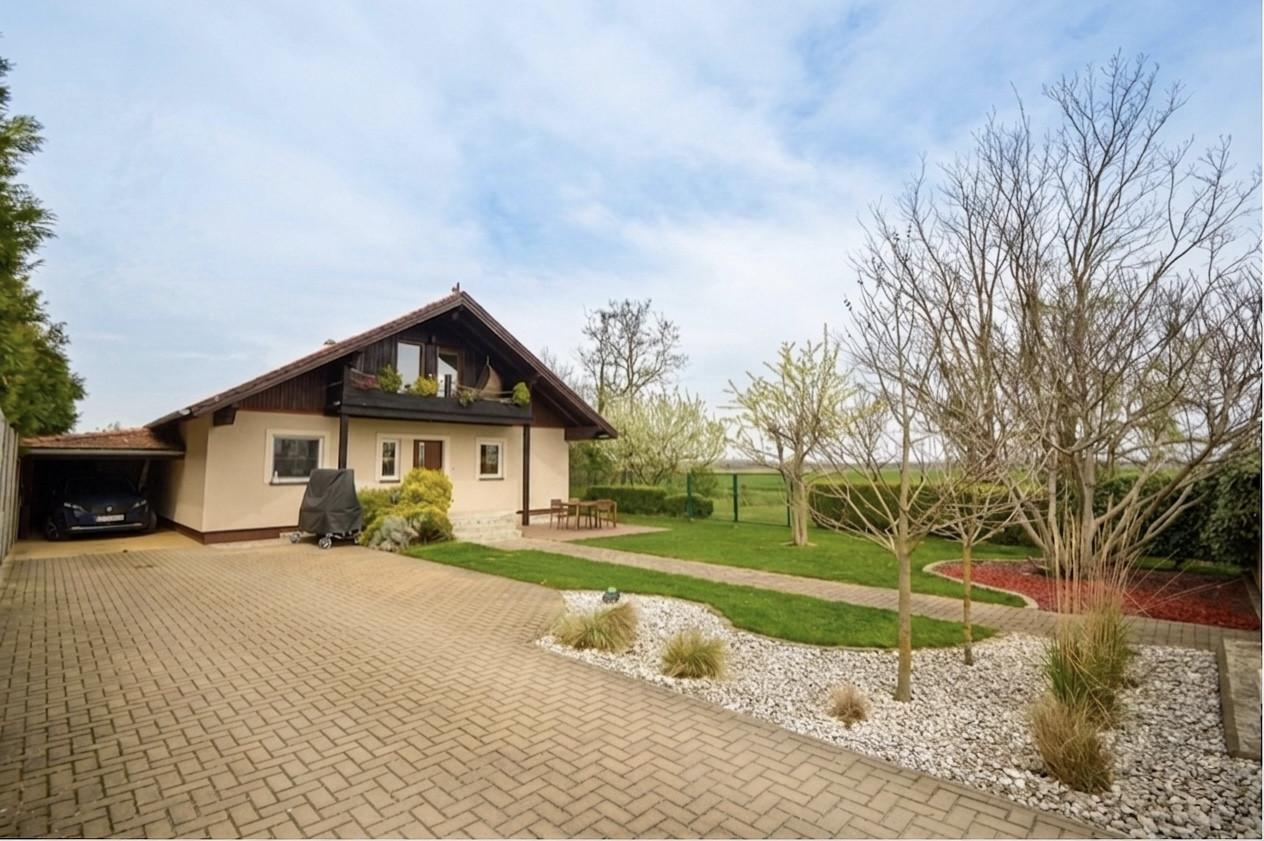 Predaj 5i rodinný dom na slnečnom 1284 m2 pozemku, Bezenye