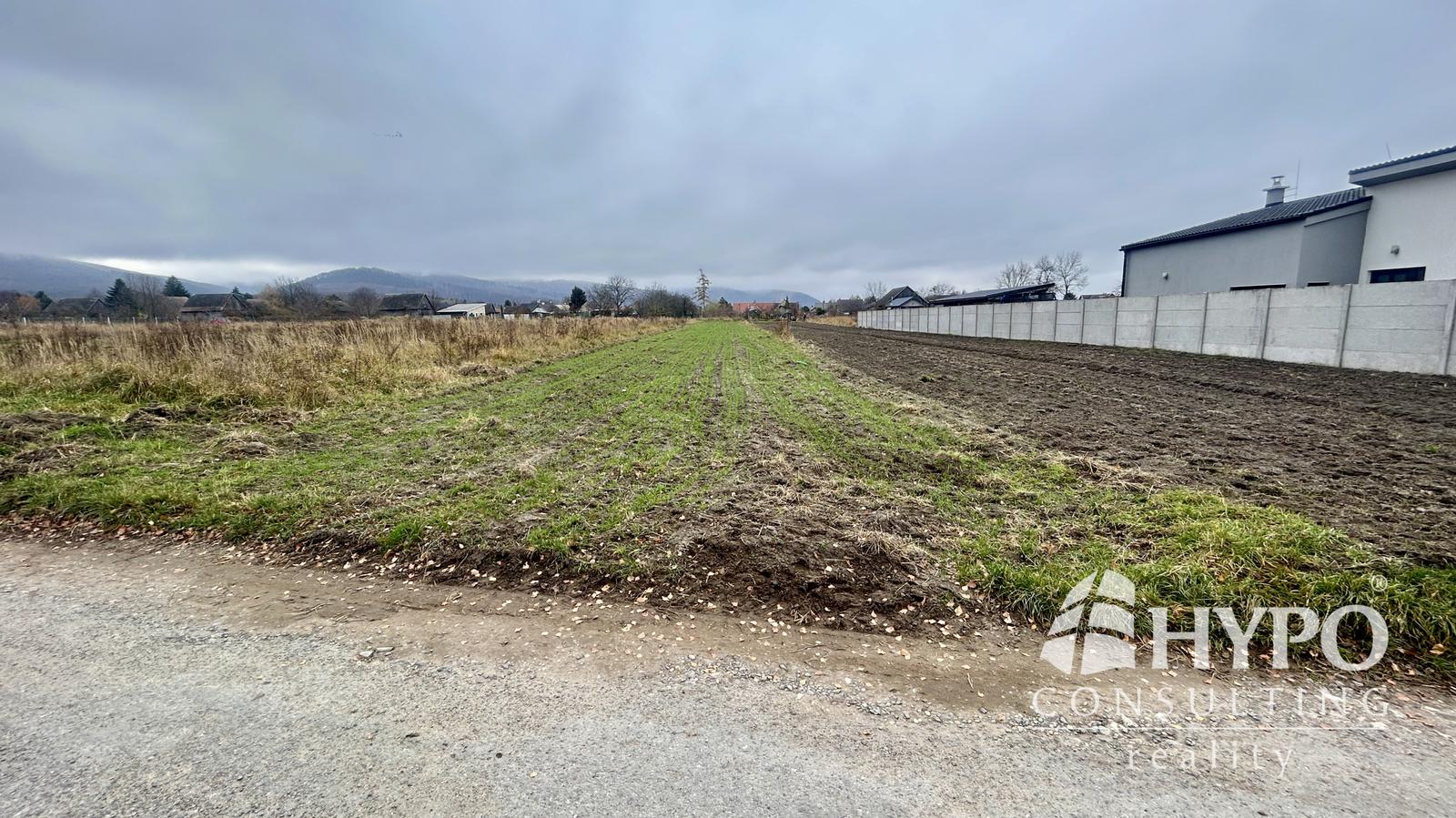 Pozemok 2421m2 a dom + možnosť predaja iba časti parcely