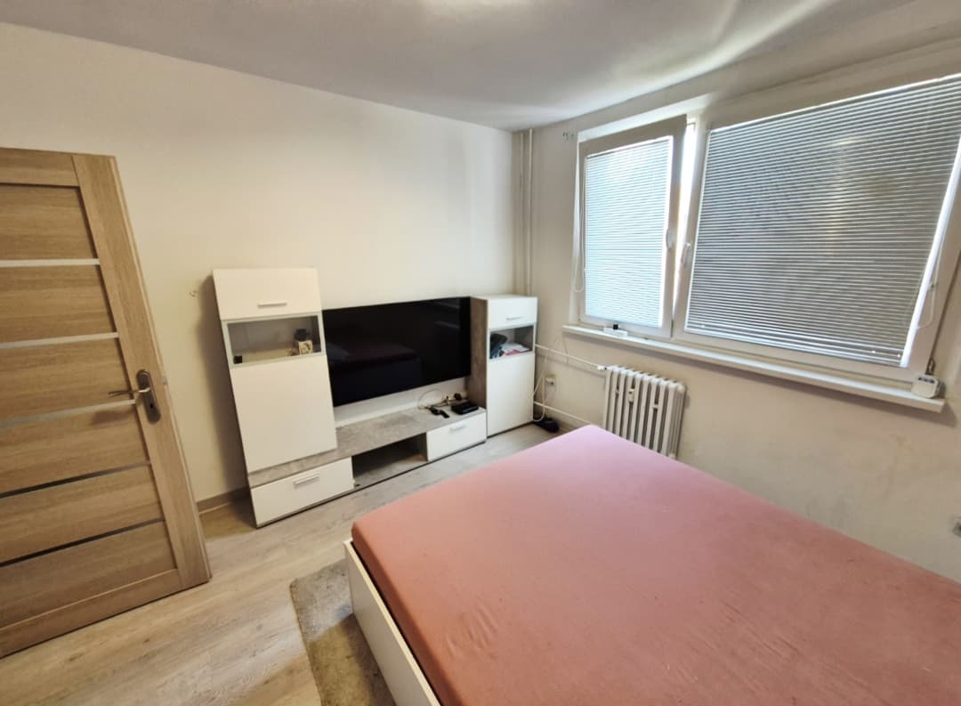 NA PREDAJ PRIESTRANNÝ 3-IZB.BYT+LOGGIA PREDNÁ ČASŤ PETRŽALKY – fotka 2