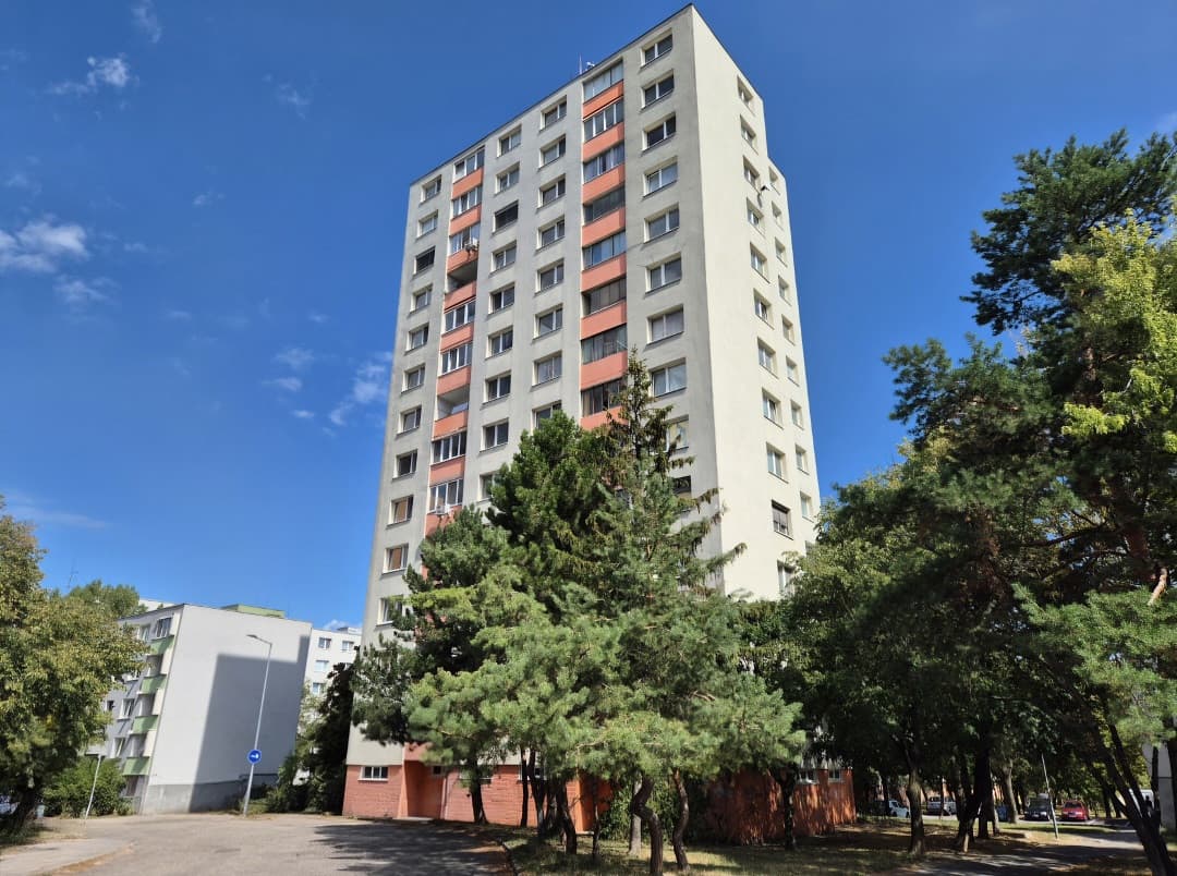 PRIPRAVUJEME PREDAJ 3-IZB.BYT+LOGGIA, DÚBRAVKA