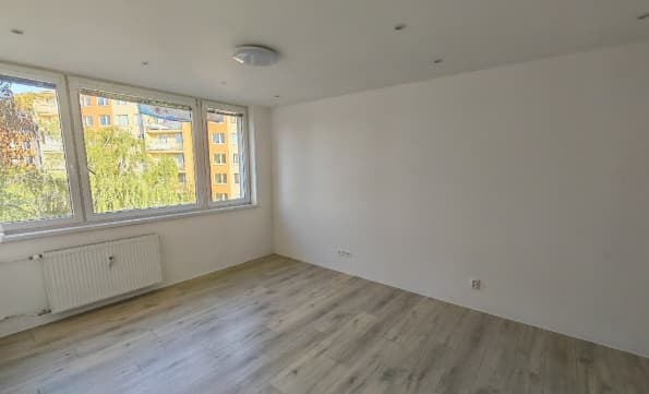 KOMPLETNE ZREKONŠTRUOVANÝ 3-IZBOVÝ BYT NA TERASE – KOŠICE