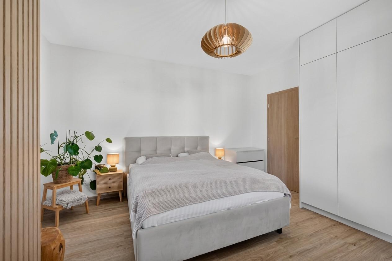 Kompletne zrekonštruovaný 2-izbový byt s balkónom a výťahom – fotka 2