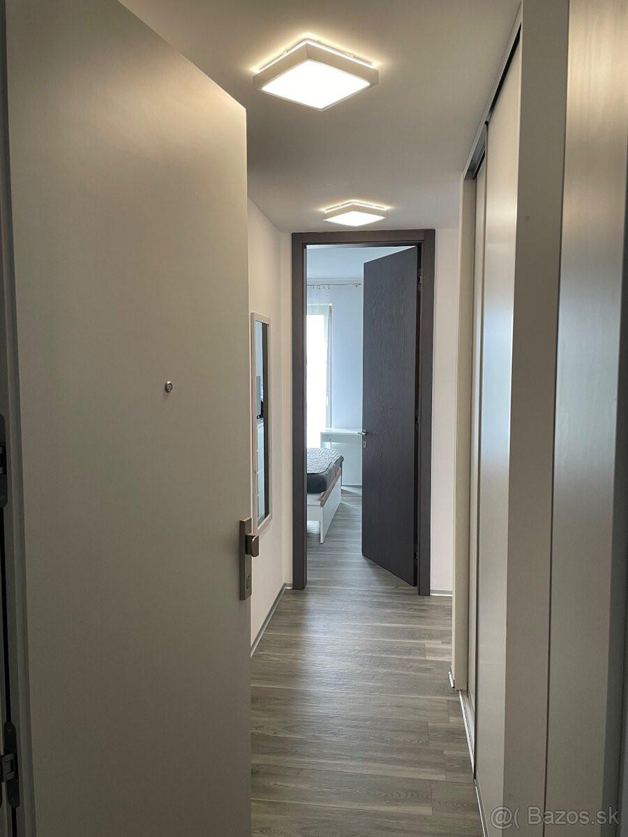 Prenájom 2i zariadeného bytu s klimatizaciou