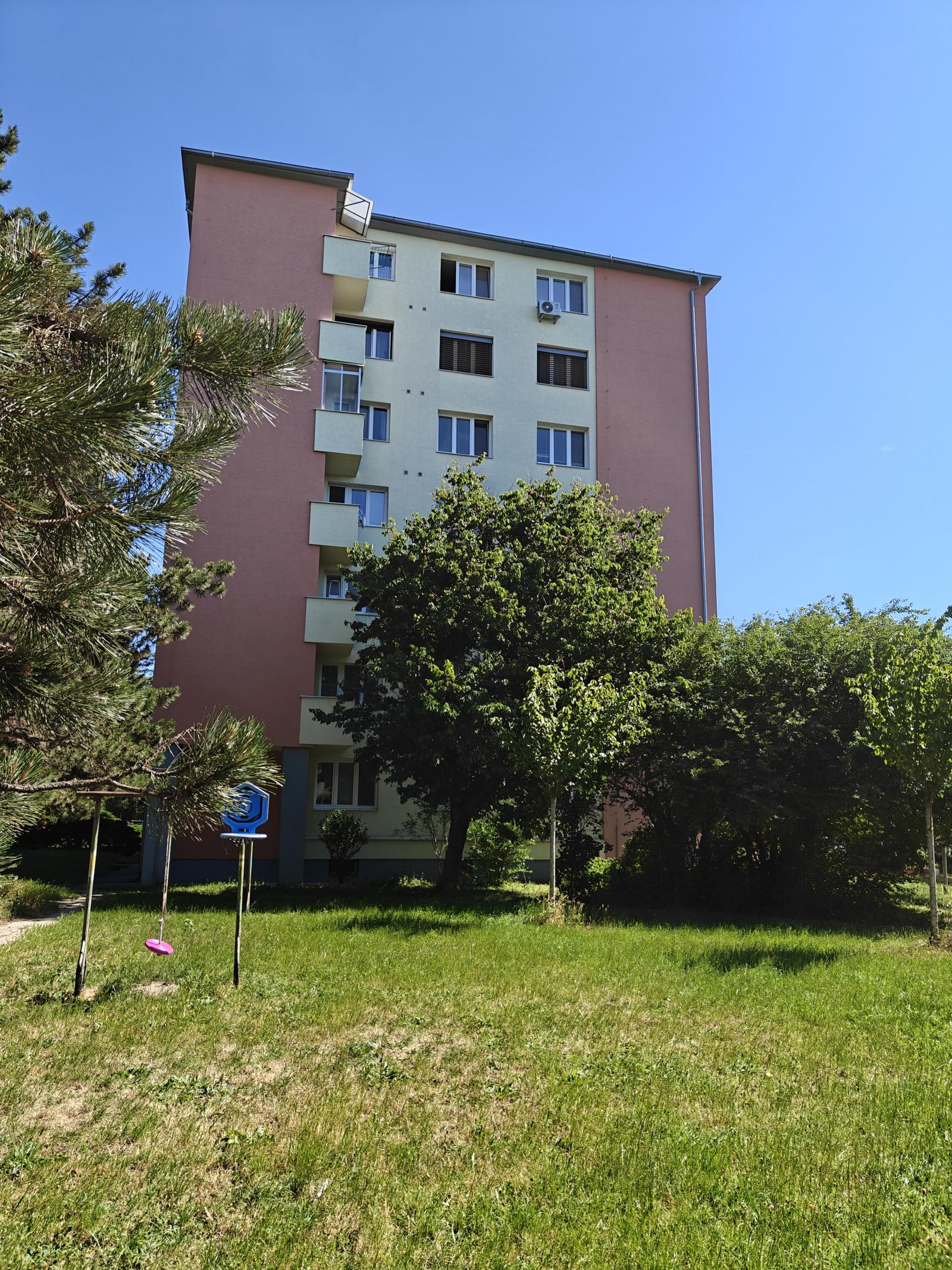 Na predaj zrekonštruovaný 3i byt Rača Kadnárová