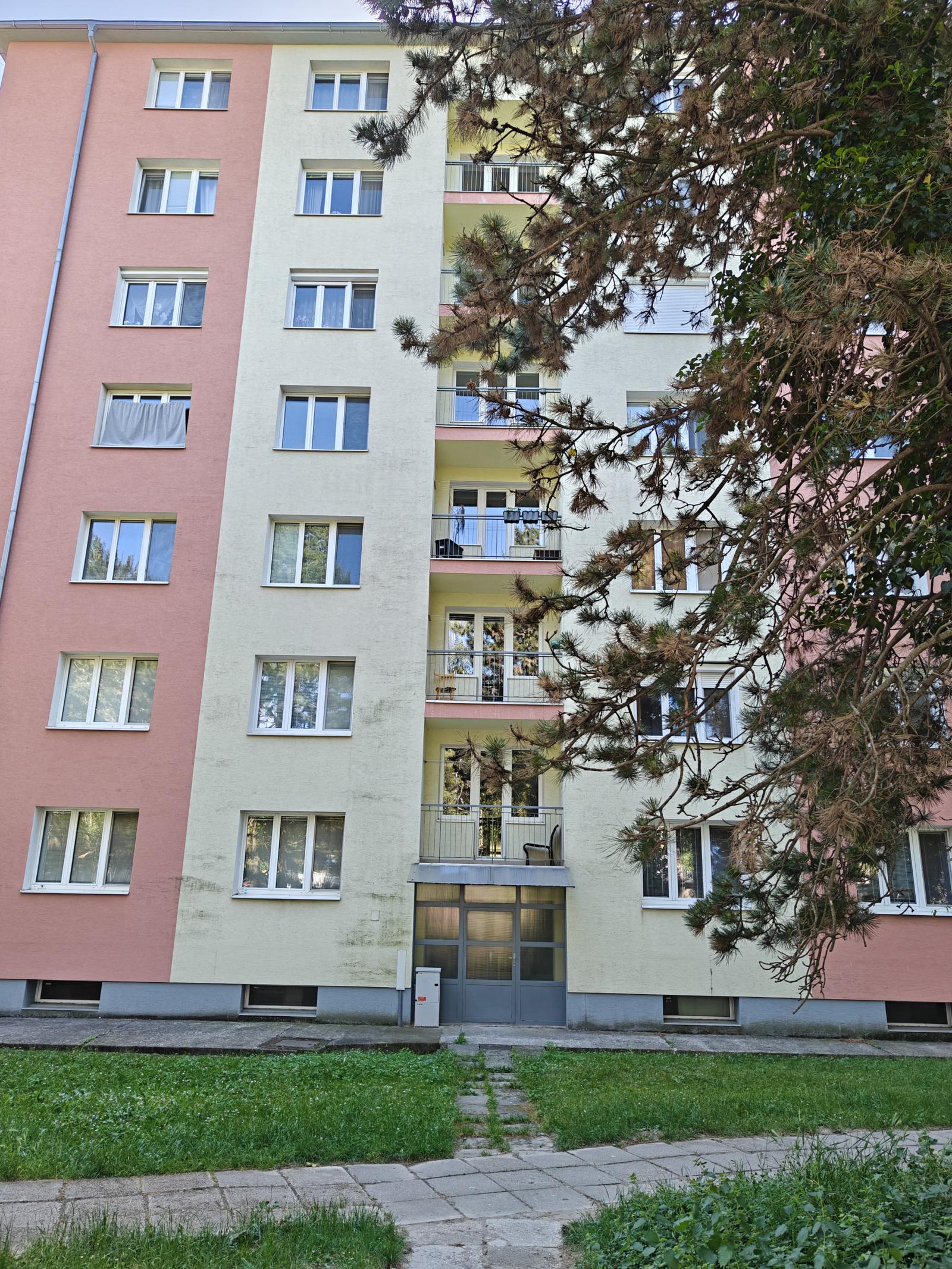 Na predaj zrekonštruovaný 3i byt Rača Kadnárová – fotka 2