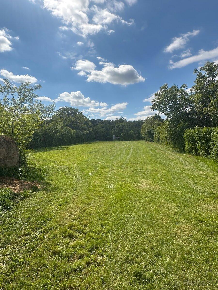 PREDAJ | Rovinatý stavebný pozemok 2658 m² v obci Veľká Ida – fotka 2