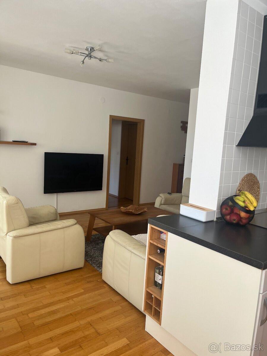 🏡 PRIESTRANNÝ 4-IZBOVÝ TEHLOVÝ BYT V AREÁLI TITUS – KVP, KOŠICE – fotka 2
