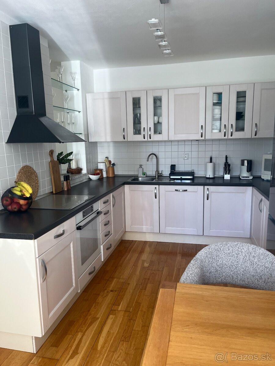 🏡 PRIESTRANNÝ 4-IZBOVÝ TEHLOVÝ BYT V AREÁLI TITUS – KVP, KOŠICE
