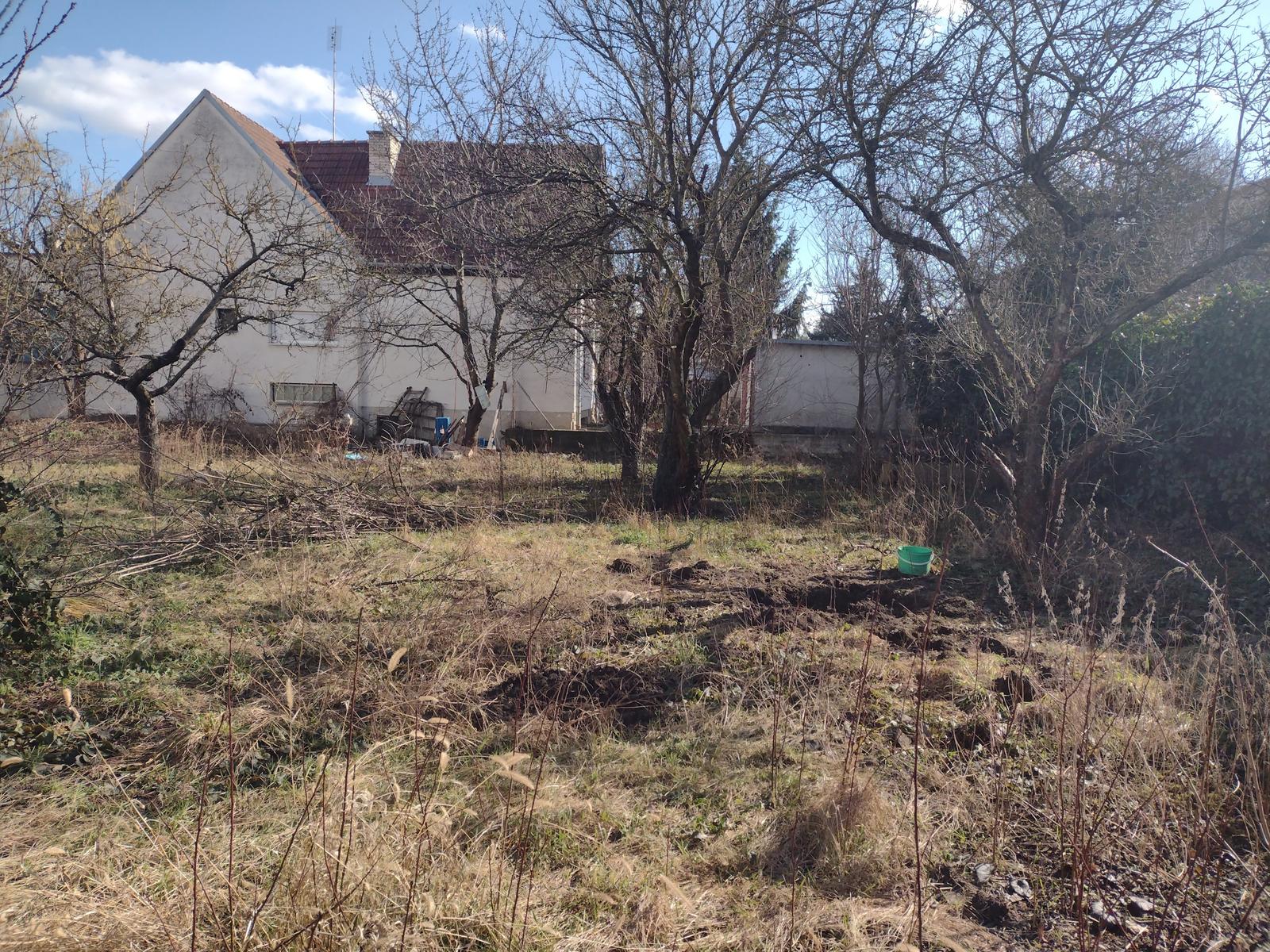 STAVEBNÝ POZEMOK 306M2 PIEŠŤANY