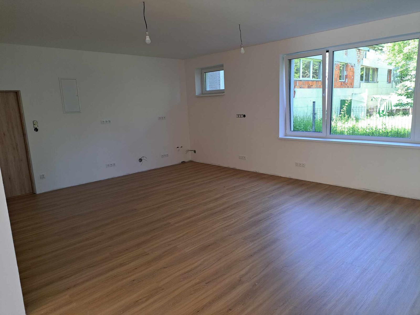Atraktívny obchodný priestor 84 m² – skvelá viditeľnosť, parkovanie a široké možnosti využitia Svidník. – fotka 2