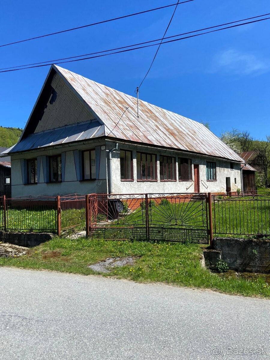 Na predaj 3 - izbový dom/ chata s verandou a záhradou v obci Krajná Porúbka.