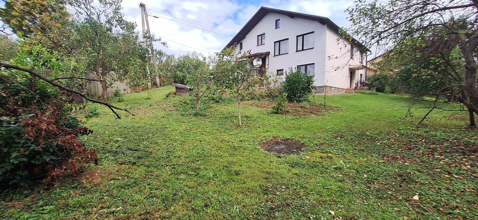 Na predaj rodinný dom s pozemkom o rozlohe - 799 m² pri mestskom parku a zámku v Humennom. – fotka 2