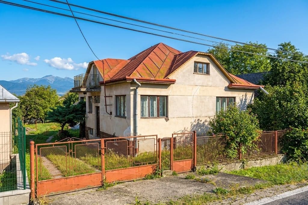 Rodinný dom s obrovským potenciálom a pozemkom (2 000 m²) v Nižnom Hrušove