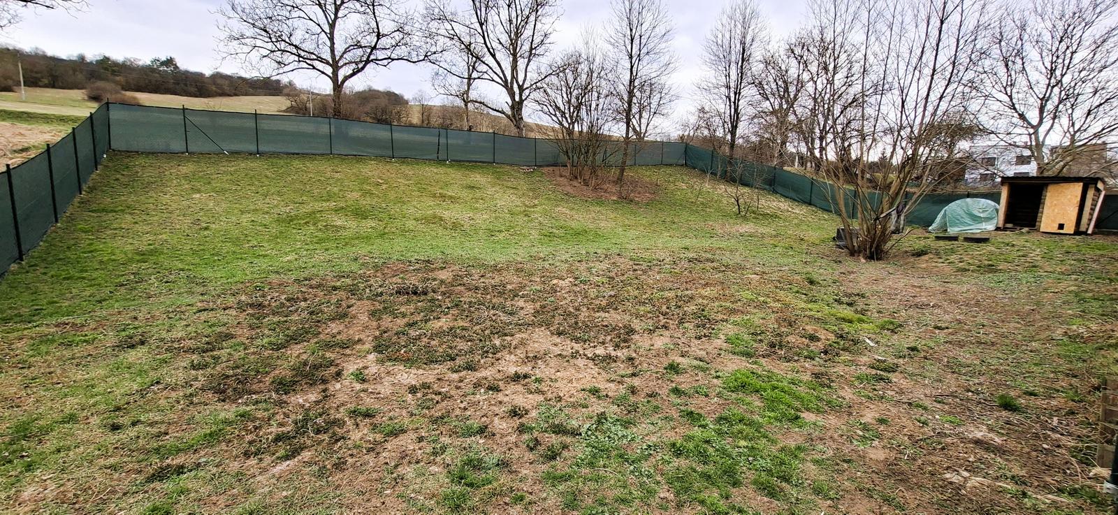 Stavebný pozemok 850 m² v obci Prosačov – pokoj, súkromie a ideálne miesto pre váš nový domov. – fotka 2