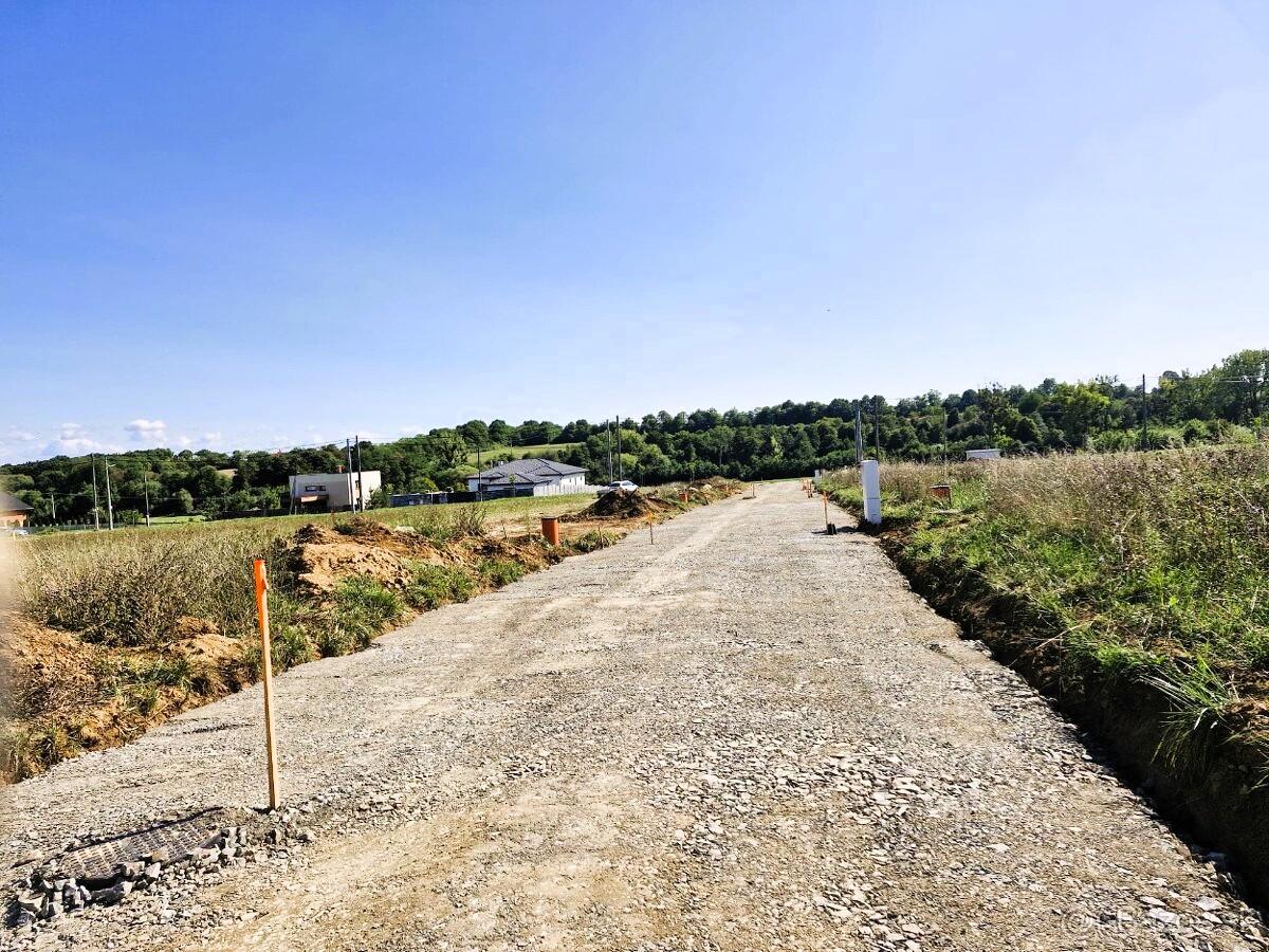 Stavebný pozemok o rozlohe - 570 m² v obci Kamenná Poruba. – fotka 2