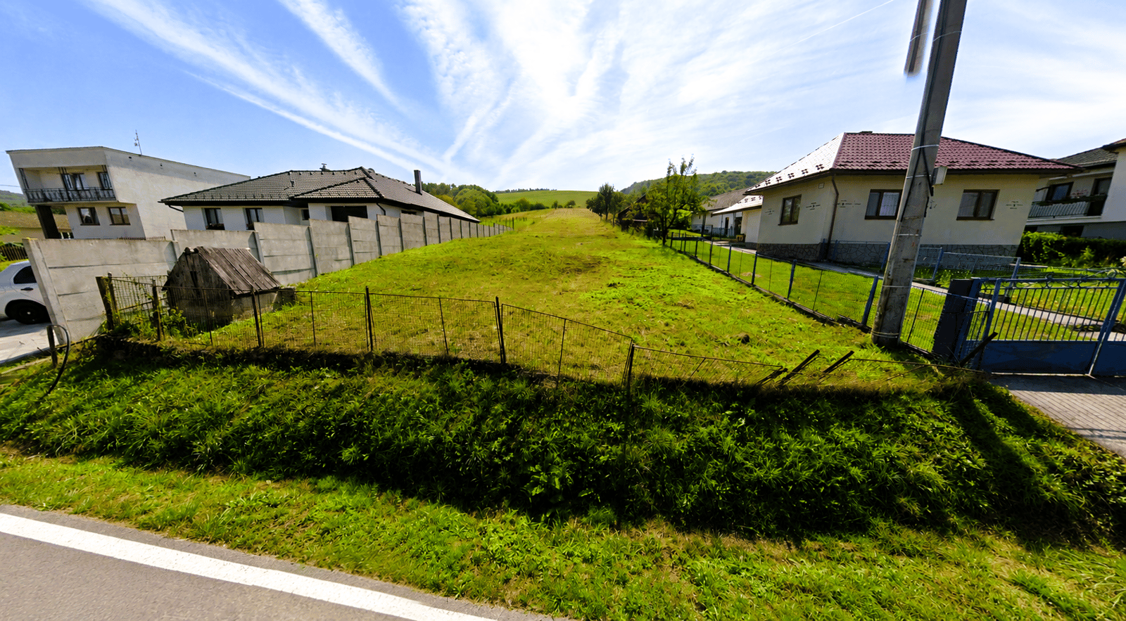 Slnečný pozemok 2 300 m² s vlastnou studňou – ideálny na rekreáciu, chatku či pestovanie vo VAĽKOVCIACH.