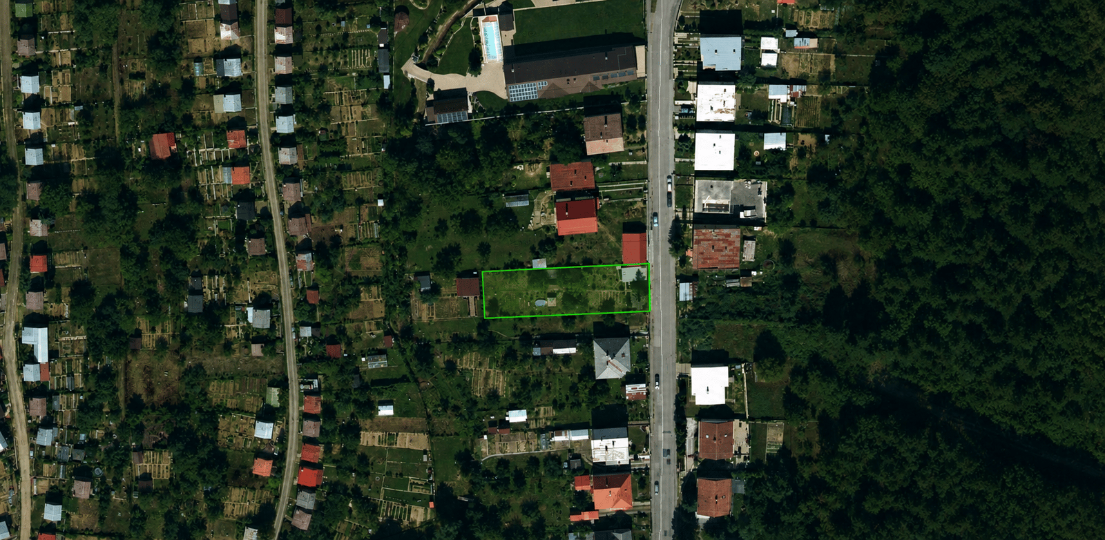 STAVEBNÝ POZEMOK 900 m²– ul. KUDLOVSKÁ ULICA  v  HUMENNOM