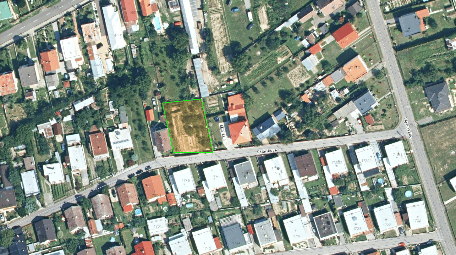 STAVEBNÝ POZEMOK 799 m² V LOMNICI – KOMPLETNÉ SIETE, VODA, KANALIZÁCIA, ELEKTRINA, STUDŇA – fotka 2