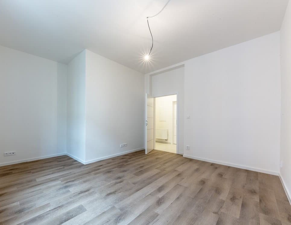 Na predaj kompletne zrekonštruovaný 3-izbový byt s balkónom – fotka 2
