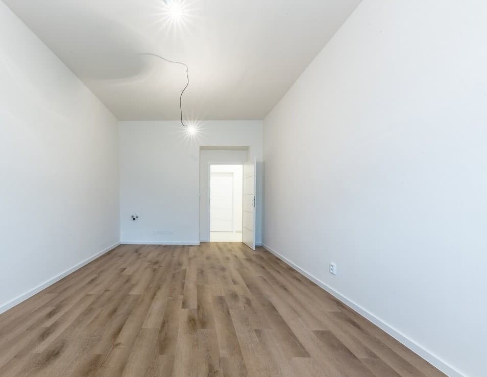 Na predaj kompletne zrekonštruovaný 3-izbový byt s balkónom