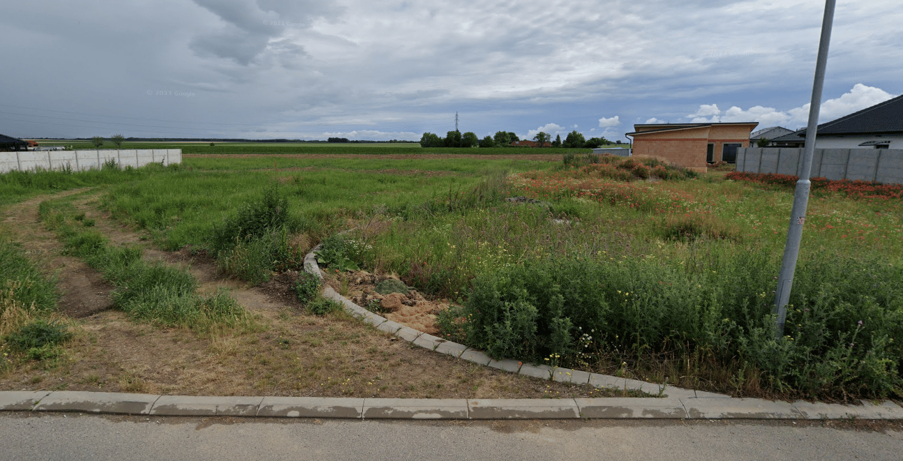 NA PREDAJ STAVEBNÝ POZEMOK - 824 m²