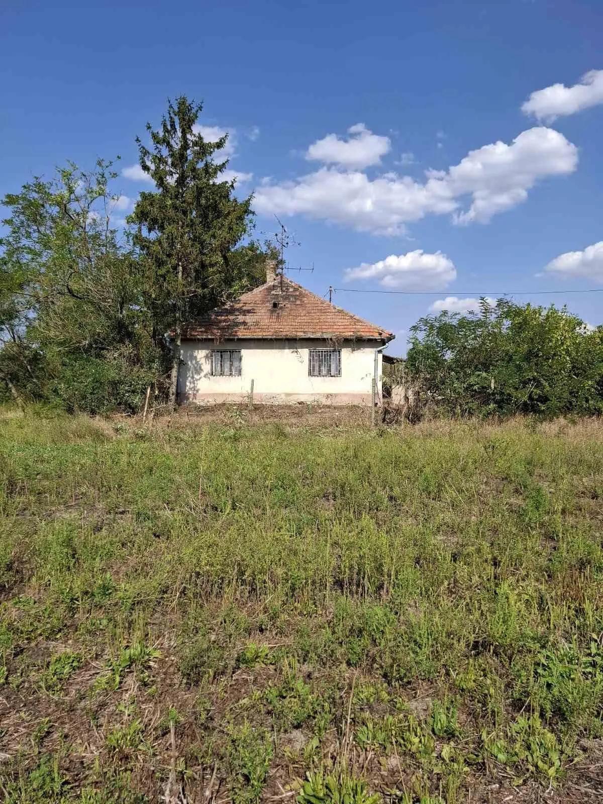 Pozemok s domom na samote s 2,3 h poľnohospodárskej pôdy