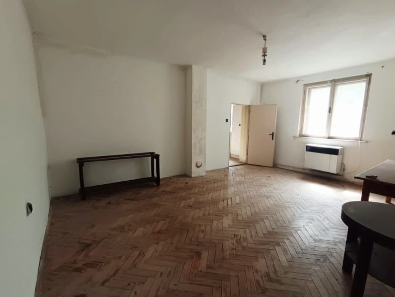 PREDAJ : PRIESTRANNÝ RODINNÝ DOM V CENTRE STUPAVY – fotka 2