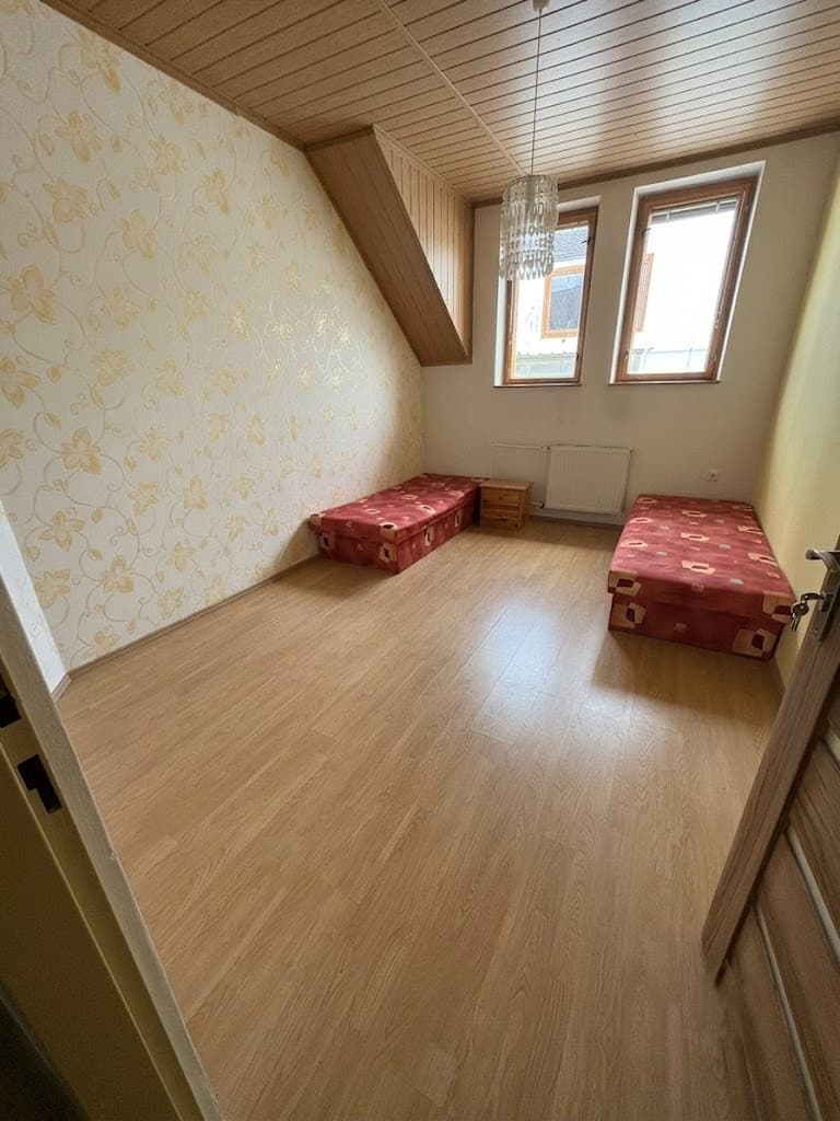 UBYTOVANIE PRE ŠTUDENTOV A JEDNOTLIVCOV | ZVOLEN – PODBOROVÁ – fotka 2