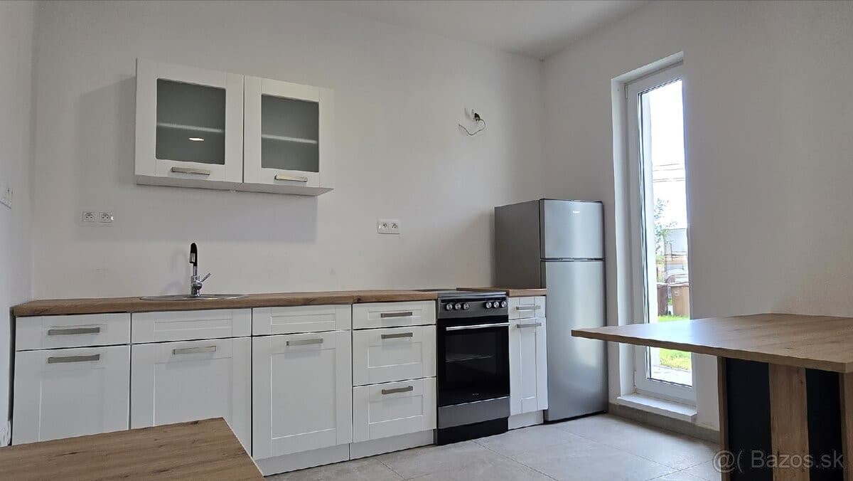 Na prenájom moderný 2-izbový byt s balkónom – Prešov,  Jána Pavla ll
