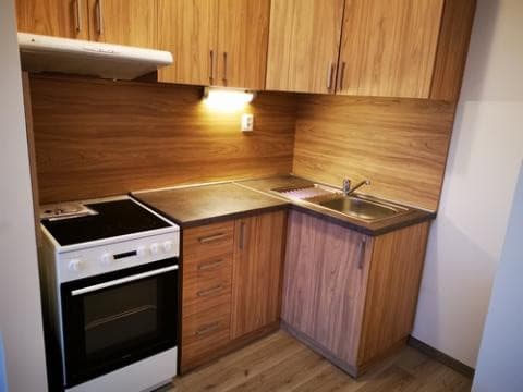 Na prenájom 2-izbový byt (39,m²) na ulici Jána Hollého 25