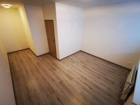 Na prenájom 2-izbový byt (39,m²) na ulici Jána Hollého 25 – fotka 2