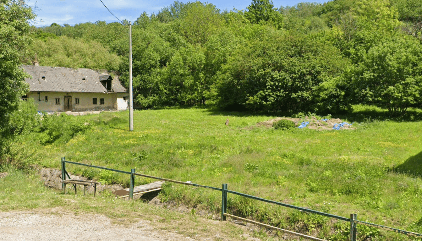 REZERVOVANÝ Nádherný pozemok, len 15 min od Prešova – fotka 2