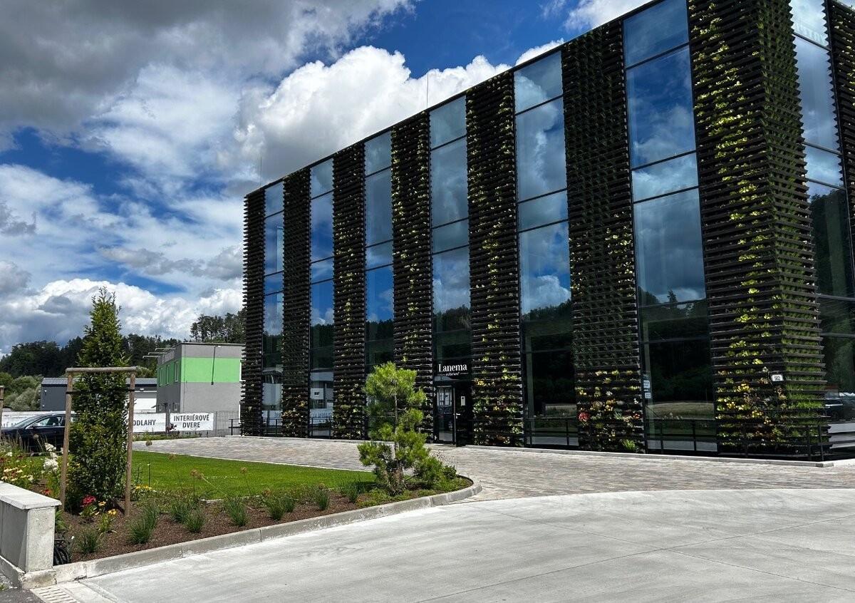 REPREZENTATÍVNY SHOWROOM - kancelárie s veľkou terasou – fotka 2
