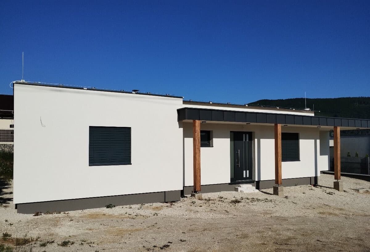 Moderný 4-izbový bungalov v obci Poluvsie iba kúsok od Žiliny. – fotka 2