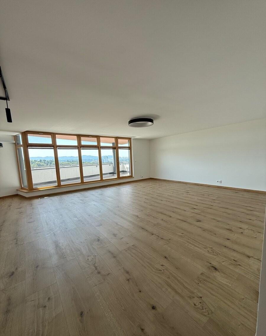 Na predaj výnimočný 4-izbový byt po rekonštrukcii 159,28 m². – fotka 2