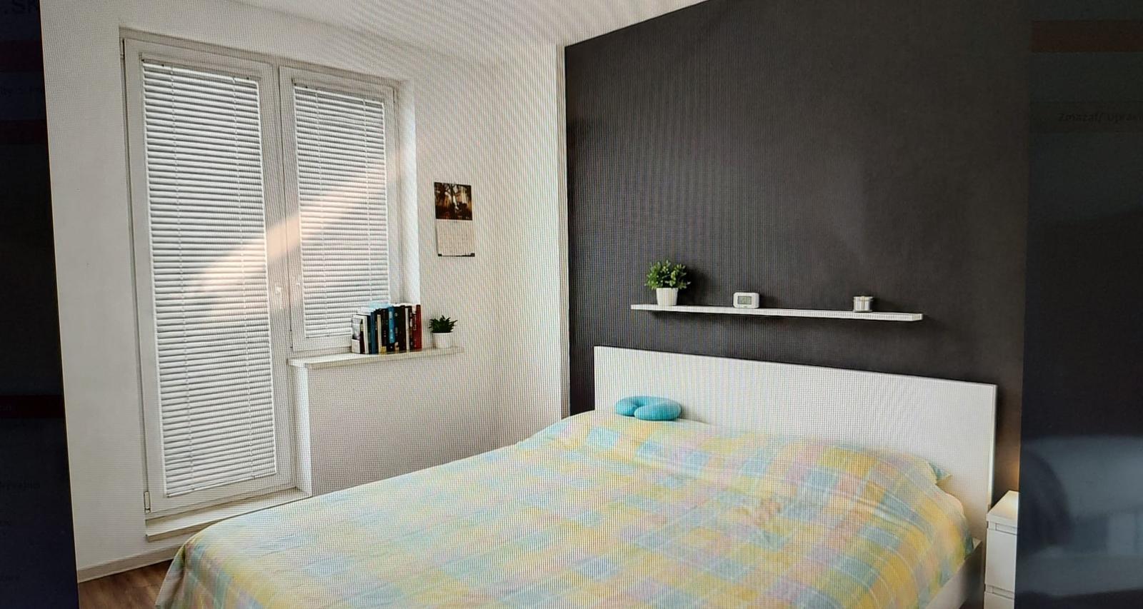 Prenájom: moderný 3-izbový byt s balkónom a garážovým státím.
