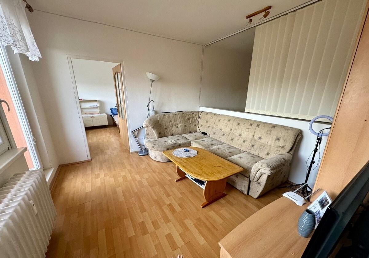 Na prenájom 2,5-izbový byt s balkónom na Bajzovej ulici v ZA.