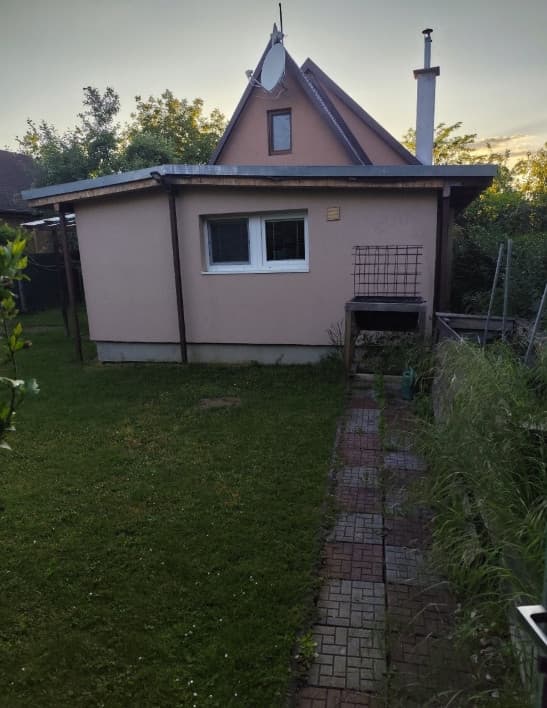 Chata pri rybníku – Trenčianske Stankovce – fotka 2