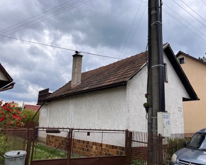 Starší rodinný dom so záhradou – ideálny na rekonštrukciu – fotka 2