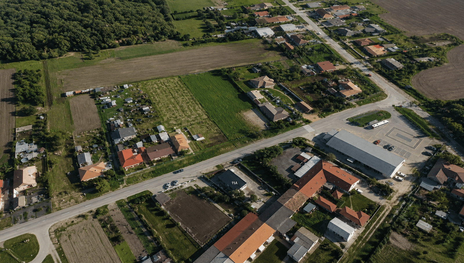 Rozľahlý stavebný pozemok v obci Rastislavice – 2 824 m² – fotka 2