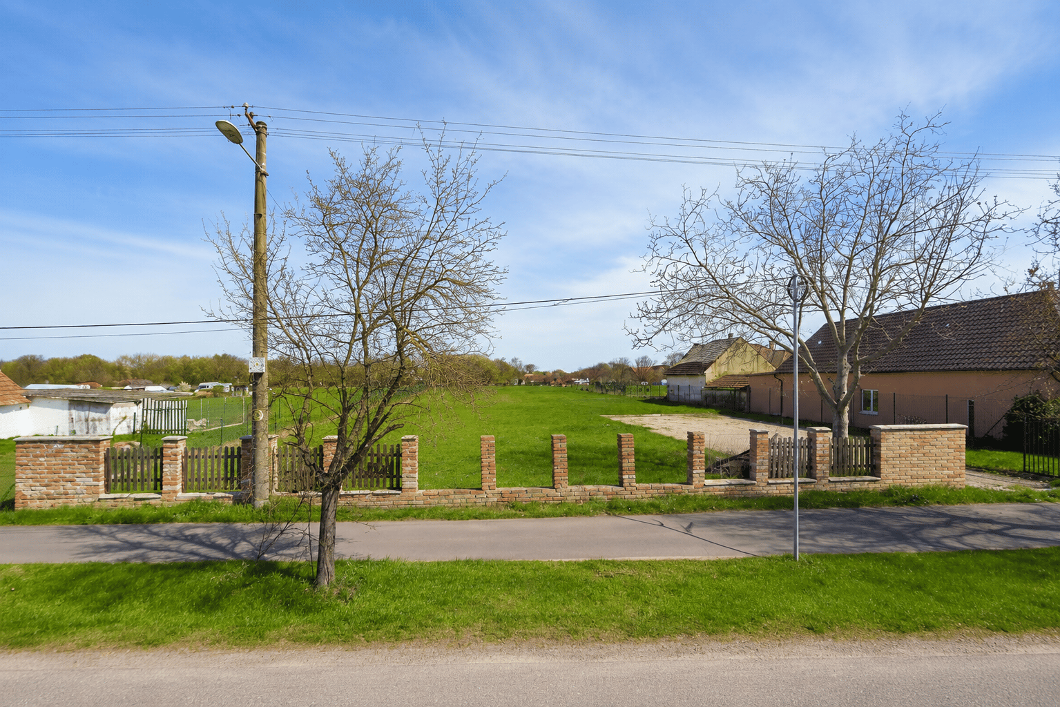 Rozľahlý stavebný pozemok v obci Rastislavice – 2 824 m²