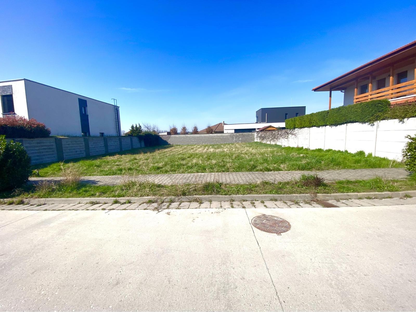 +++ KRÁSNY STAVEBNÝ POZEMOK NA KAMENNEJ CESTE V TRNAVE NA PREDAJ - 606m2++++ – fotka 2