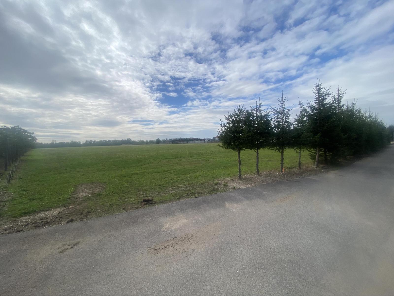 +++ POZEMOK PRE VÝSTAVBU RODINNÝCH DOMOV NA PREDAJ V SENCI O VEĽKOSTI 16815M2+++