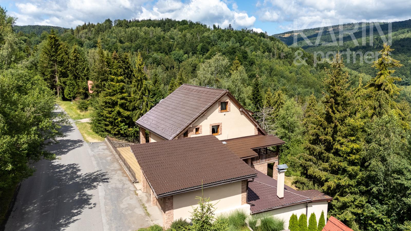 HORSKÁ CHATA S WELLNESS V NÁDHERNOM PROSTREDÍ STOLICKÝCH VRCHOV – fotka 2