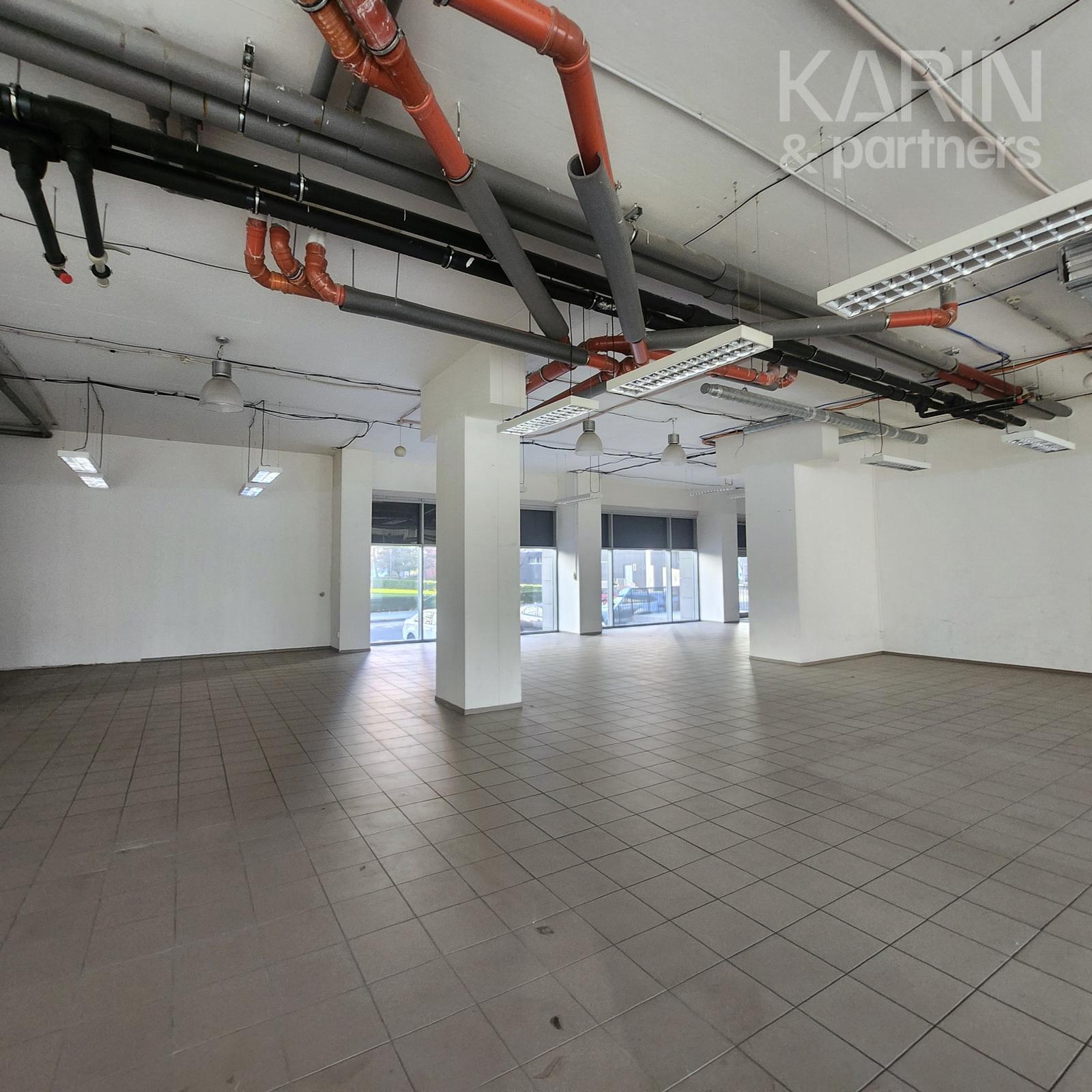 PREDAJ - Obchodné priestory s výkladmi do ulice 336 m2 - Tomášiková ul. mč. Bratislava Ružinov