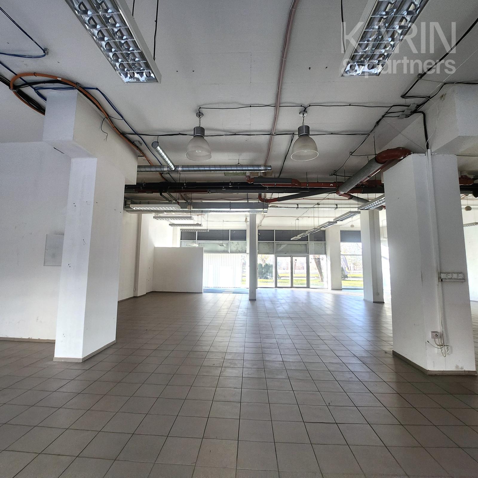 PREDAJ - Obchodné priestory s výkladmi do ulice 336 m2 - Tomášiková ul. mč. Bratislava Ružinov – fotka 2