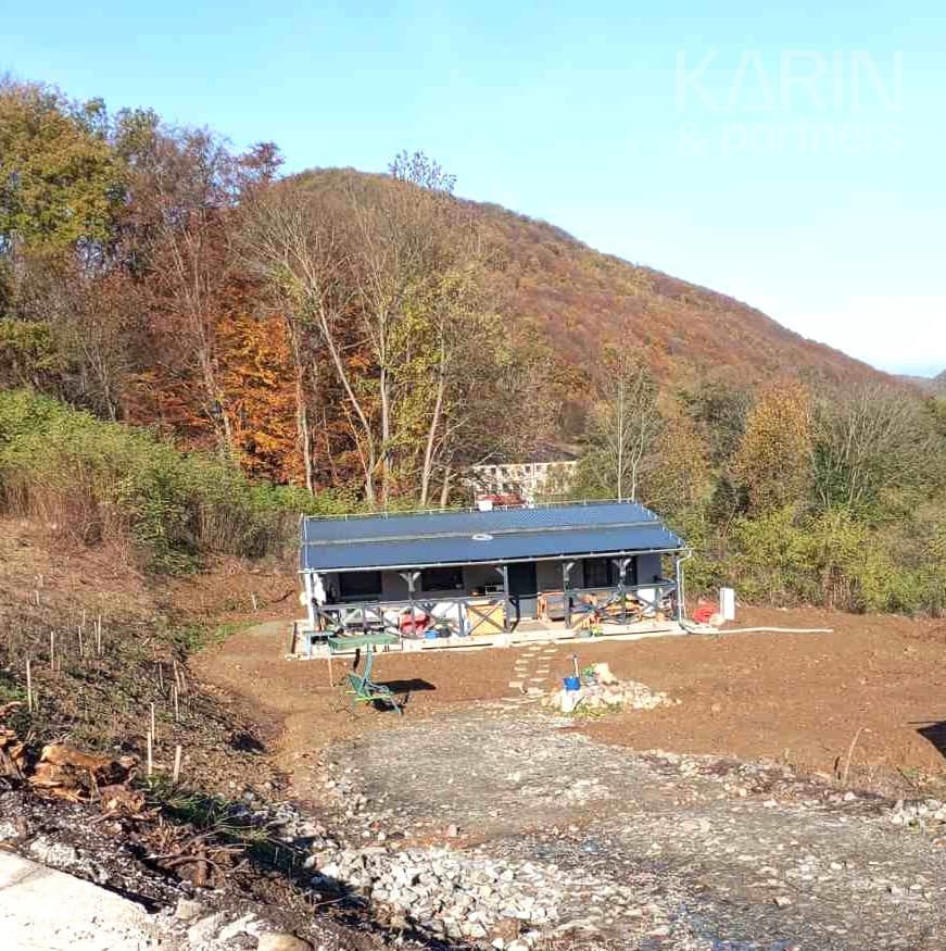 PREDAJ-RODINNÝ DOM -  USADLOSŤ S POZEMKOM 33 000 m² | HORNÉ PLACHTINCE | OKRES VEĽKÝ KRTÍŠ